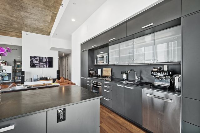 550 N Saint Clair Street 2601, Chicago, IL 60611