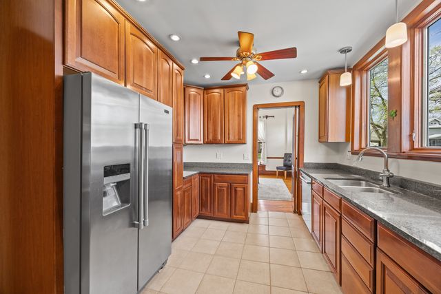 622 N Ridgeland Avenue, Oak Park, IL 60302