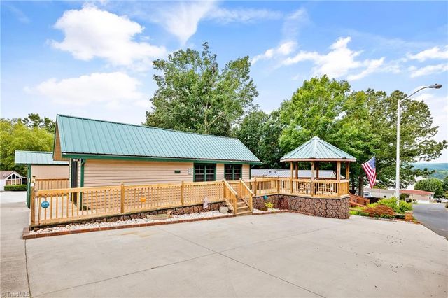 123 Grand View Drive, New London, NC 28127