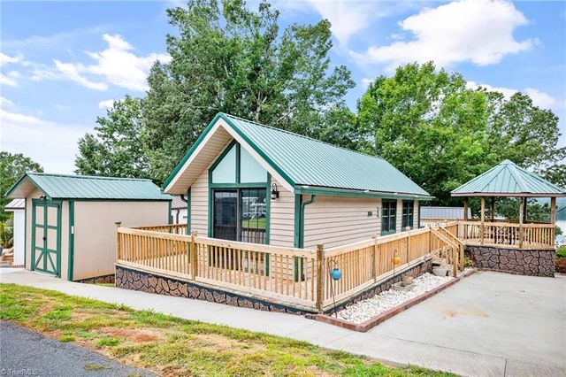 123 Grand View Drive, New London, NC 28127