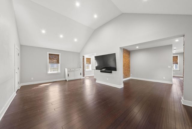192 E 2nd Avenue, Columbus, OH 43201