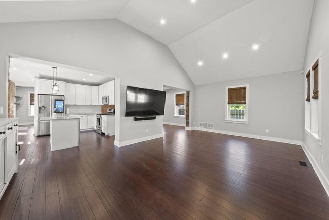 192 E 2nd Avenue, Columbus, OH 43201