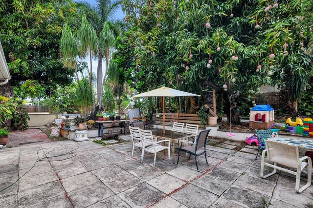 821 Omar Road, West Palm Beach, FL 33405