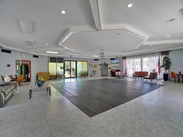 5041 W Oakland Park Boulevard 111, Lauderdale Lakes, FL 33313