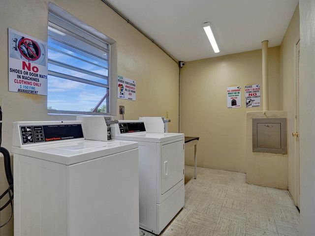 5041 W Oakland Park Boulevard 111, Lauderdale Lakes, FL 33313