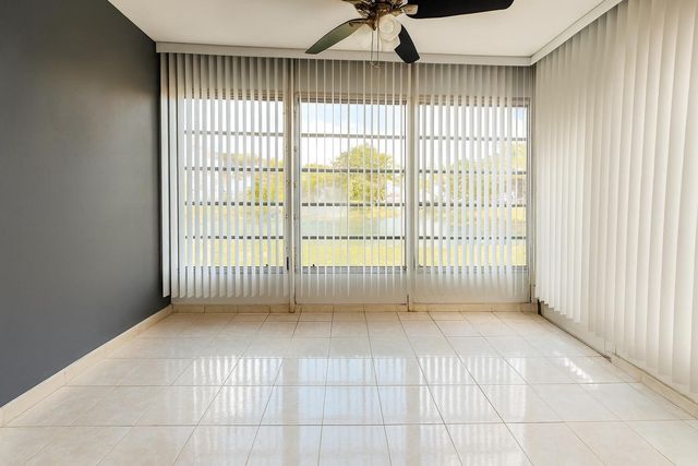 5041 W Oakland Park Boulevard 111, Lauderdale Lakes, FL 33313