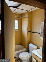 4952 CHARLES ST, Philadelphia, PA 19124