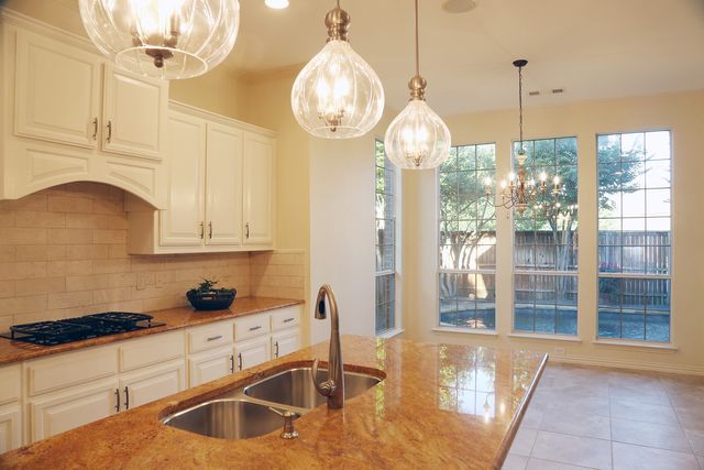 8317 Victoria Lane, Lantana, TX 76226