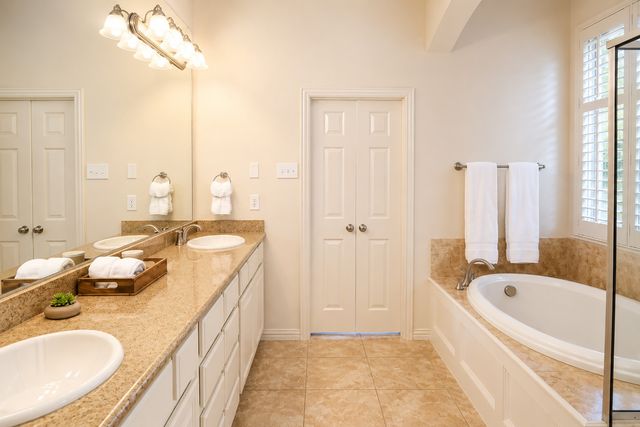 8317 Victoria Lane, Lantana, TX 76226