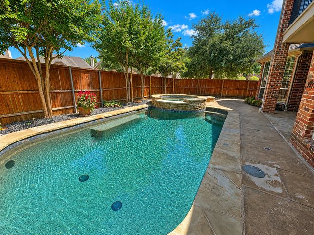 8317 Victoria Lane, Lantana, TX 76226