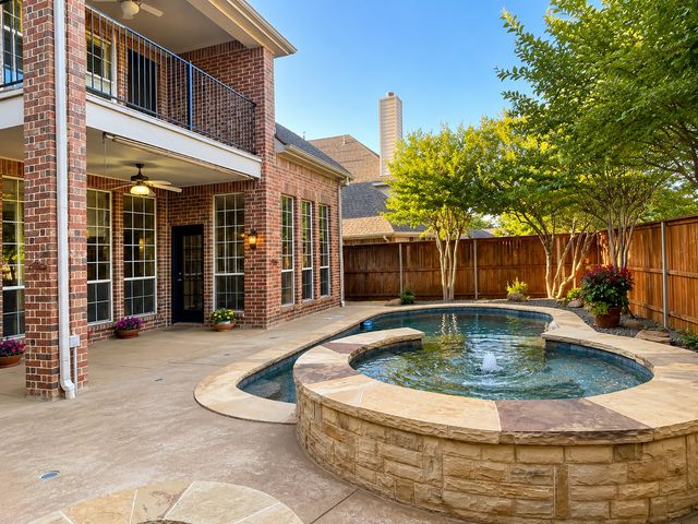 8317 Victoria Lane, Lantana, TX 76226