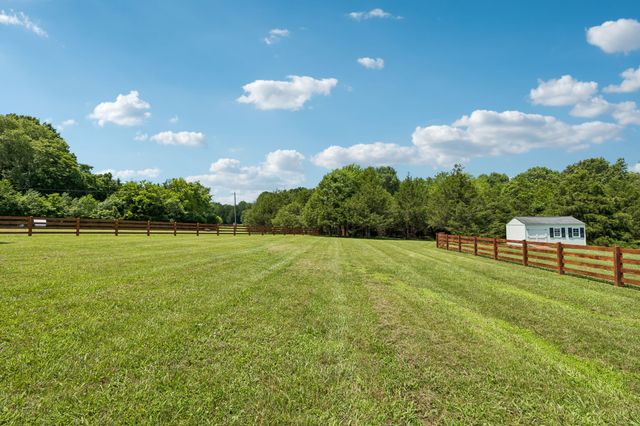 1402 Alyssa Dr, Chapel Hill, TN 37034