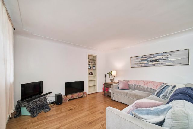 4990 Main Street, Onekama Vlg, MI 49675