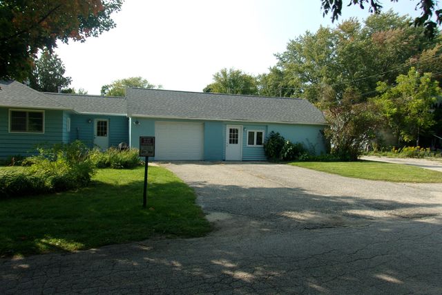 4990 Main Street, Onekama Vlg, MI 49675