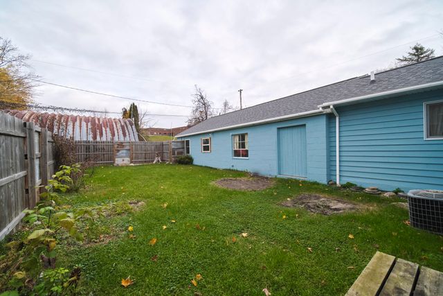 4990 Main Street, Onekama Vlg, MI 49675