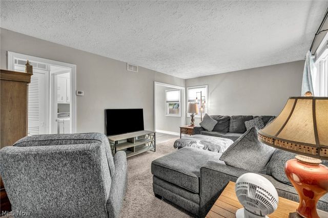 342 Inwood Boulevard, Avon Lake, OH 44012