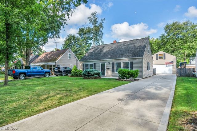 342 Inwood Boulevard, Avon Lake, OH 44012