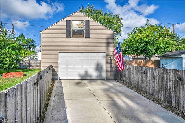 342 Inwood Boulevard, Avon Lake, OH 44012