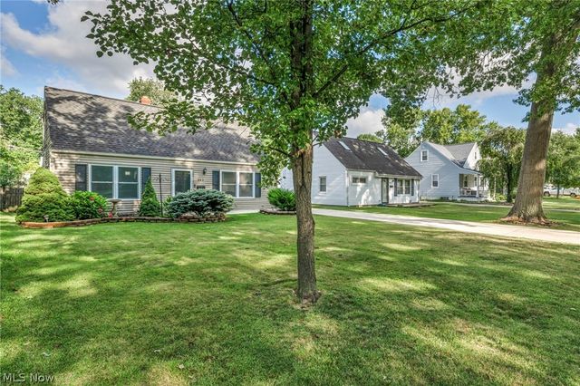342 Inwood Boulevard, Avon Lake, OH 44012