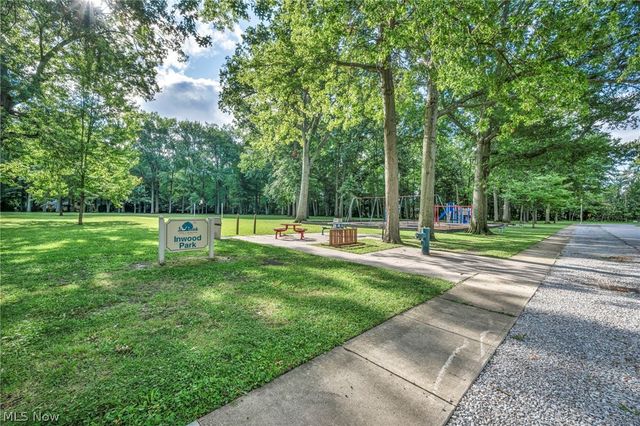 342 Inwood Boulevard, Avon Lake, OH 44012