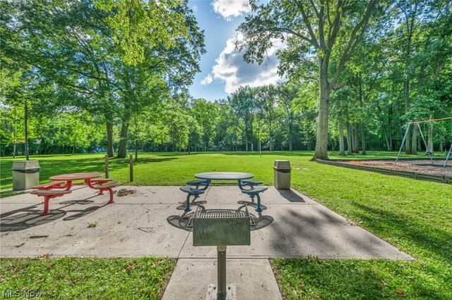 342 Inwood Boulevard, Avon Lake, OH 44012