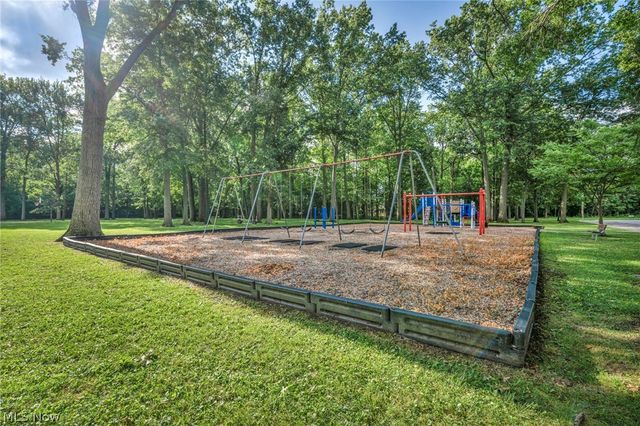 342 Inwood Boulevard, Avon Lake, OH 44012