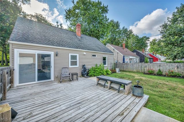 342 Inwood Boulevard, Avon Lake, OH 44012