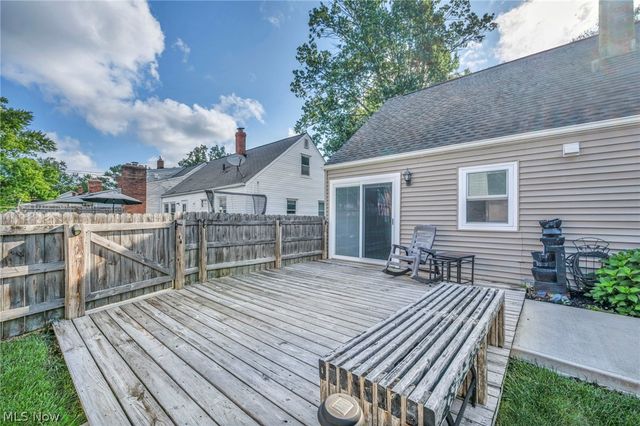 342 Inwood Boulevard, Avon Lake, OH 44012