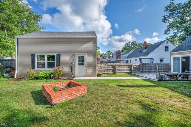 342 Inwood Boulevard, Avon Lake, OH 44012