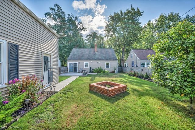 342 Inwood Boulevard, Avon Lake, OH 44012