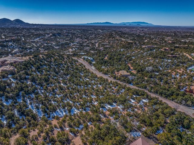 127 Barranca, Santa Fe, NM 87501