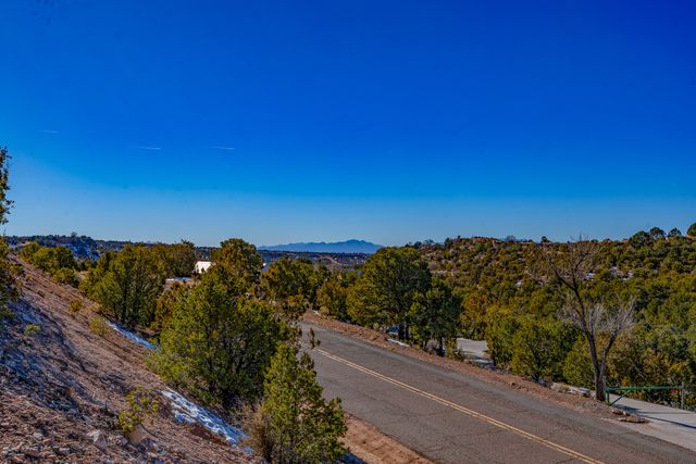 127 Barranca, Santa Fe, NM 87501