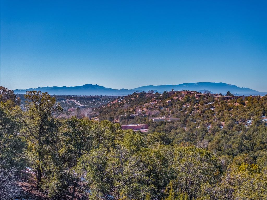 127 Barranca, Santa Fe, NM 87501
