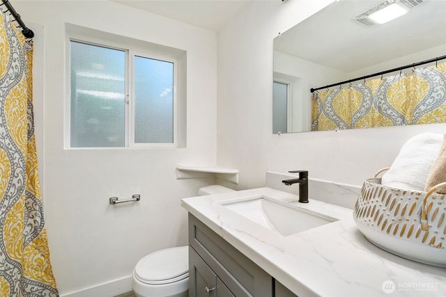 6046 NE 204th Street, Kenmore, WA 98028