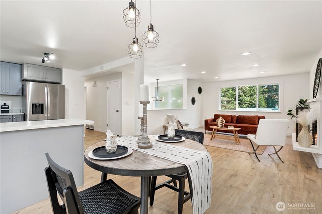 6046 NE 204th Street, Kenmore, WA 98028