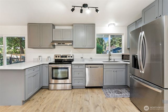 6046 NE 204th Street, Kenmore, WA 98028