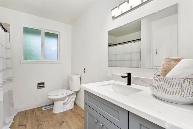 6046 NE 204th Street, Kenmore, WA 98028