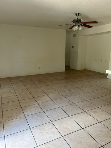 2888 Sebastan Ln, Stockton, CA 95212