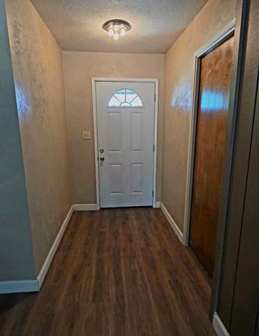 2214 Holt Avenue, Sanger, CA 93657