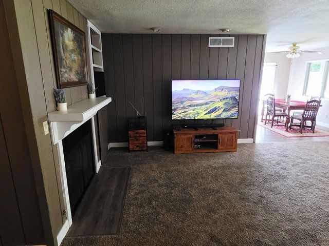 2214 Holt Avenue, Sanger, CA 93657