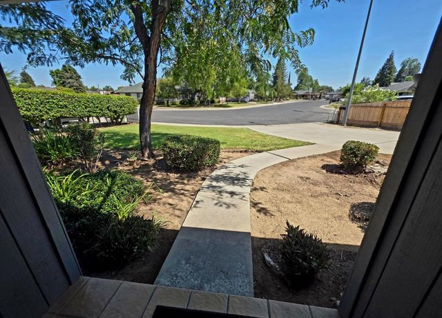 2214 Holt Avenue, Sanger, CA 93657