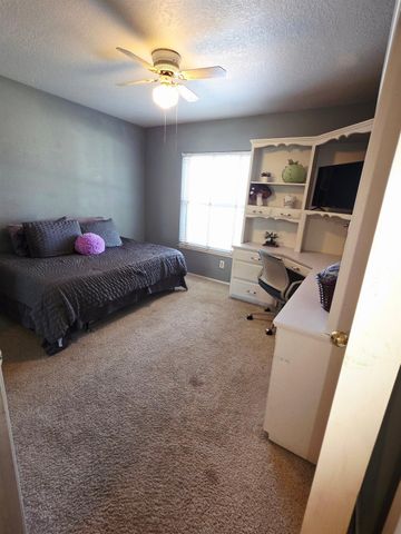 2214 Holt Avenue, Sanger, CA 93657