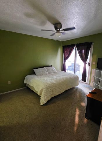 2214 Holt Avenue, Sanger, CA 93657