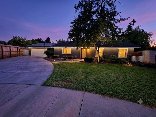 2214 Holt Avenue, Sanger, CA 93657