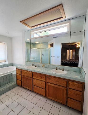 2214 Holt Avenue, Sanger, CA 93657