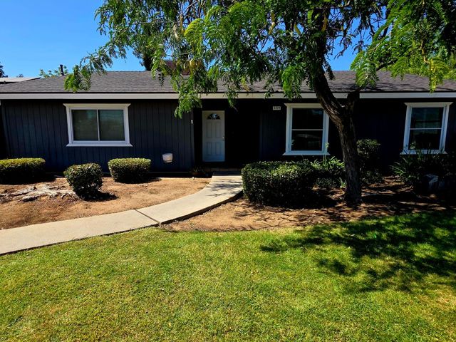 2214 Holt Avenue, Sanger, CA 93657