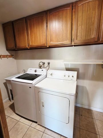 2214 Holt Avenue, Sanger, CA 93657