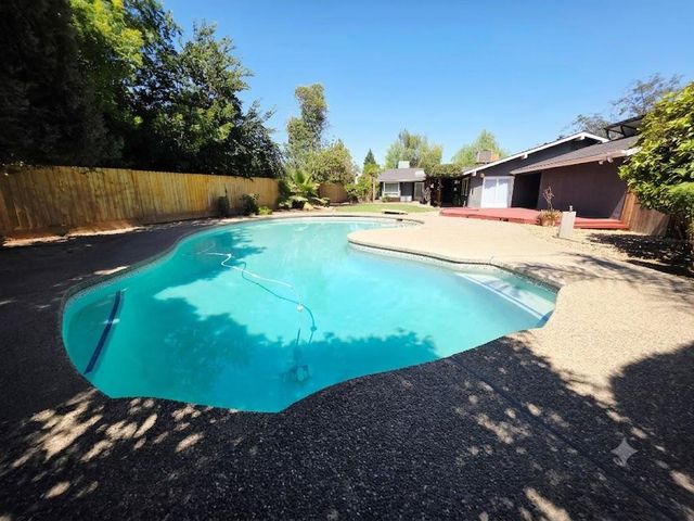 2214 Holt Avenue, Sanger, CA 93657