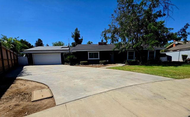 2214 Holt Avenue, Sanger, CA 93657