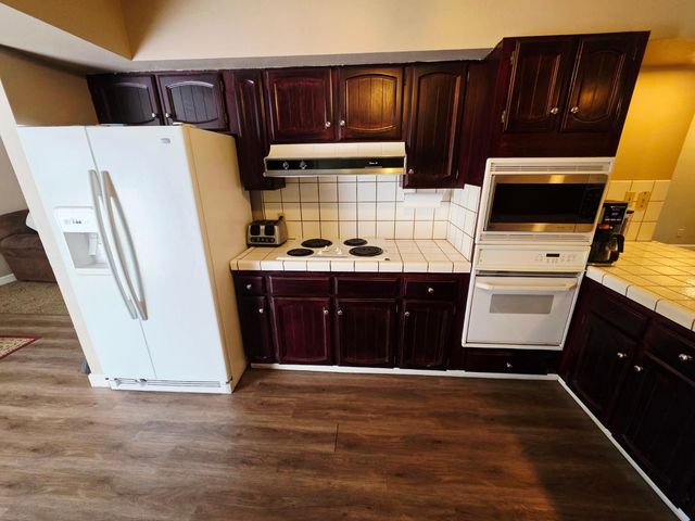 2214 Holt Avenue, Sanger, CA 93657